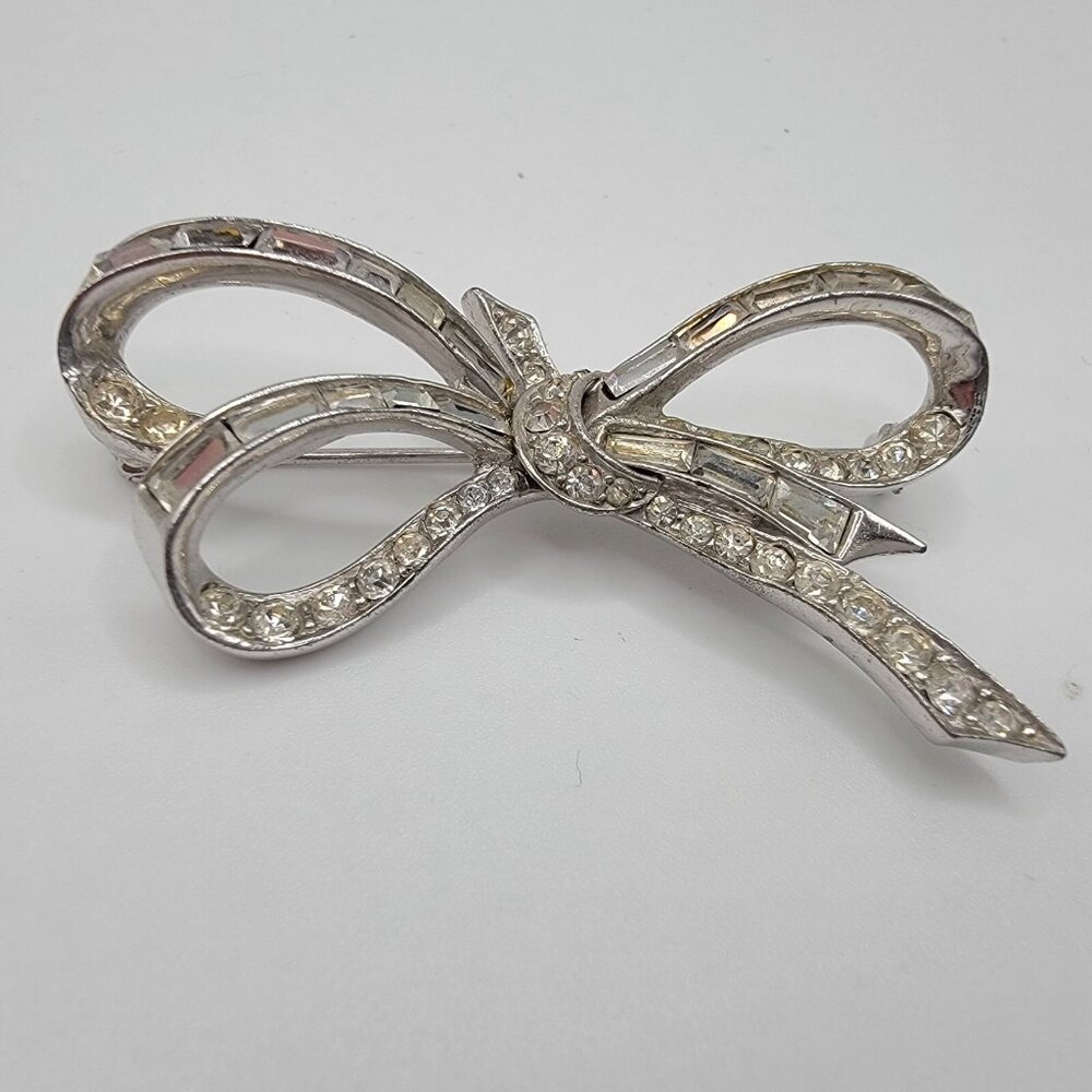 Vintage Signed‎ Boucher Brooch With Ribbon Knot Design In Silver Tone 5266